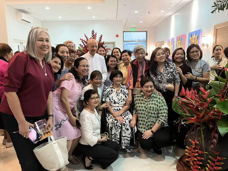 Msgr. Ocáriz at Punlaan School with the Board of Directors of PEPPI and other foundations
